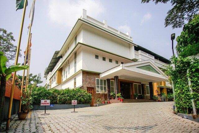 Oyo 26692 Alankar Elite Inns