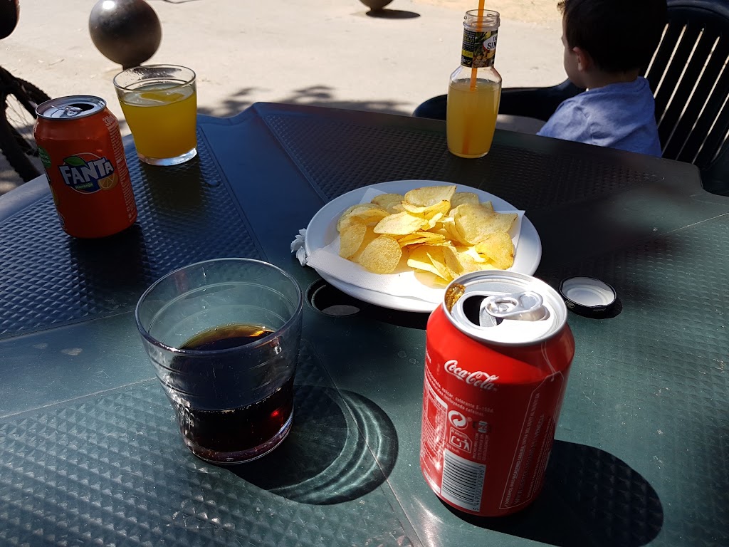 Avenida Bar Restaurante — Comida y bebida