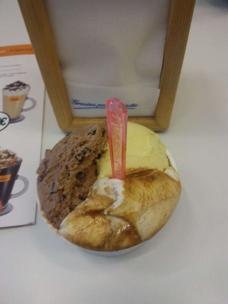 Heladeria La Ibense — Comida y bebida