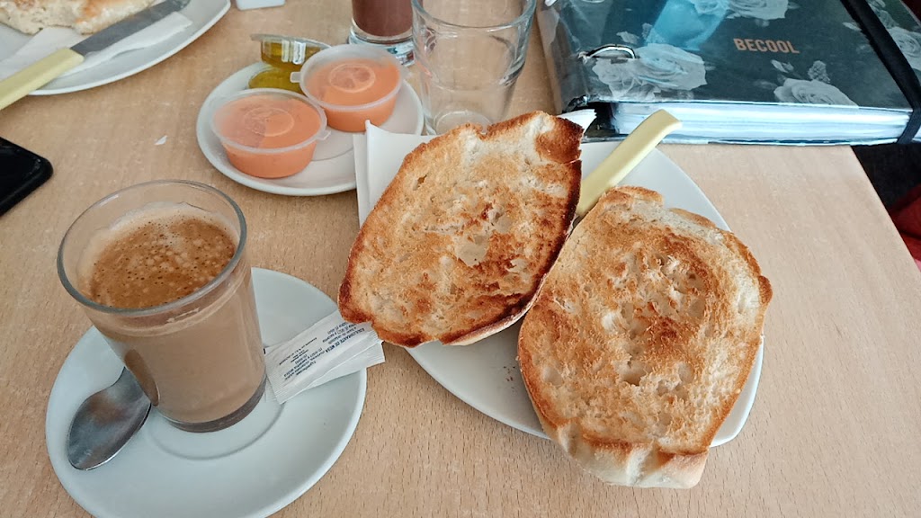 Cafe Bar Kaffa — Comida y bebida
