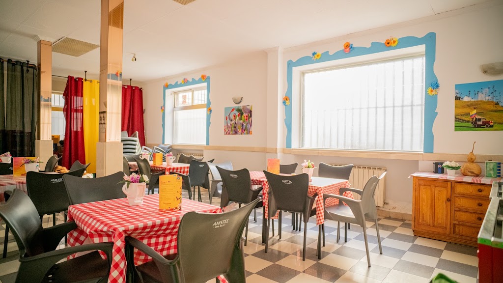 Mi Pueblito Restaurante Colombiano — Ambiente