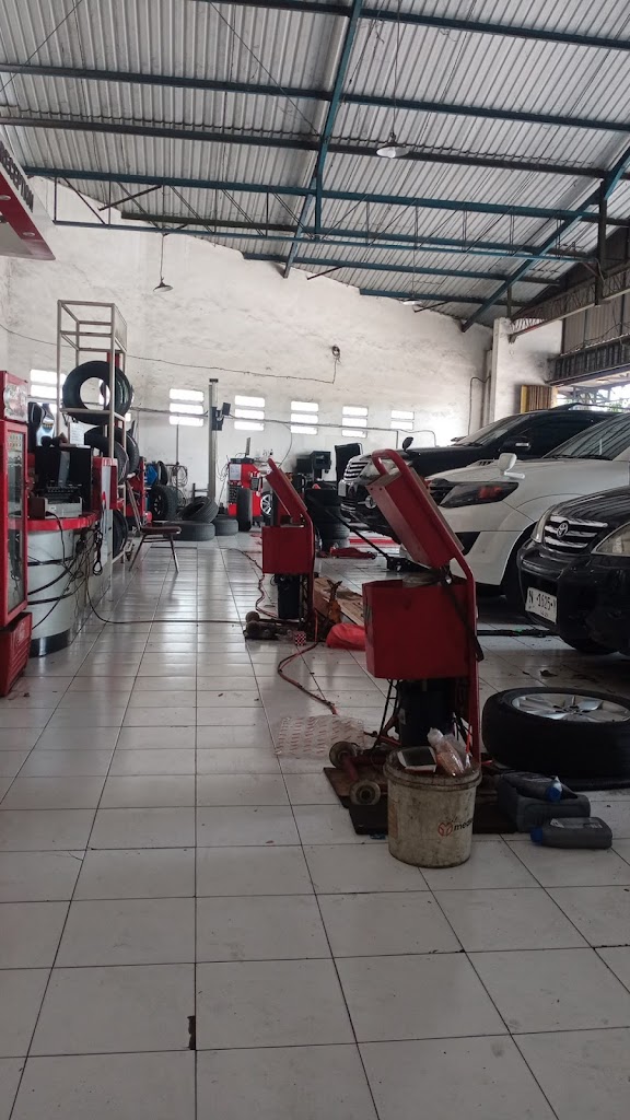 Padma Gayatri Motor CV
