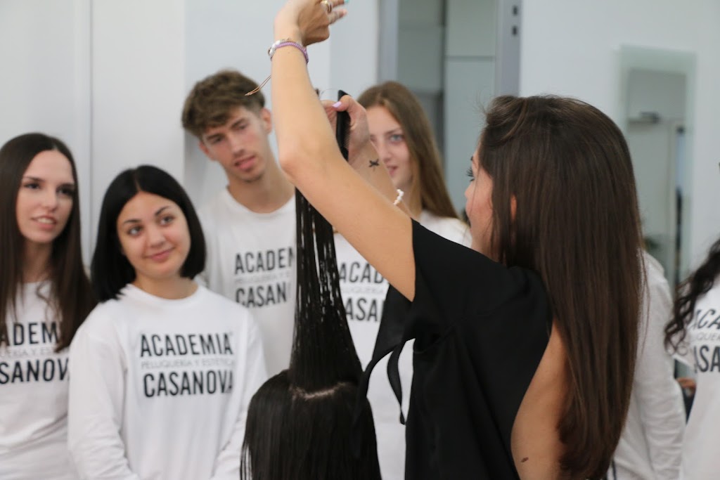 C&C ACADEMIA CASANOVA VIC. Academia de Peluqueria, Barberia y Estetica.