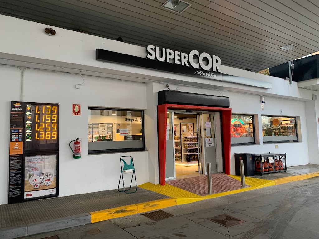 Estacion de Servicio Repsol — Exterior