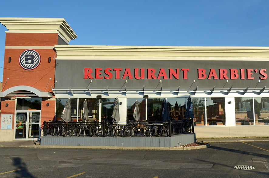 Barbies Resto Bar Grill in Brossard