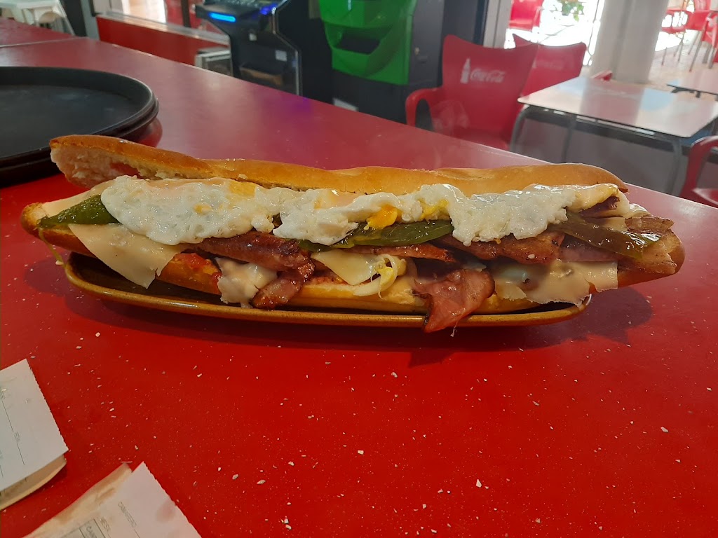 Bar-Cafeteria Cafe/Cafe — Comida y bebida