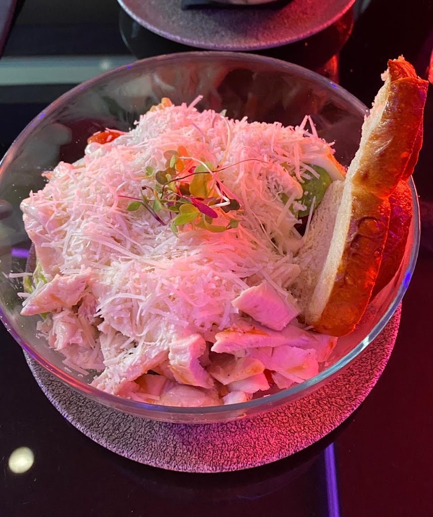 Nueve Marbella — Comida y bebida