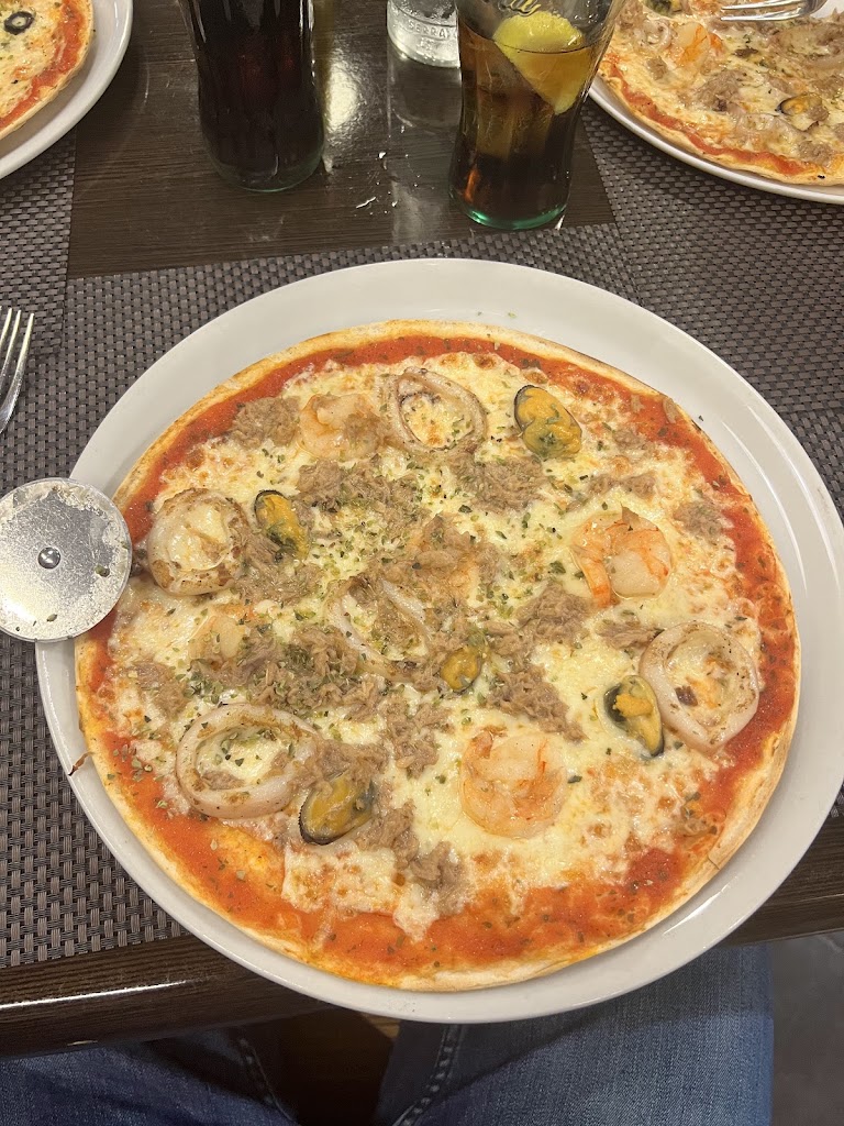 Pizzeria Vetro — Comida y bebida