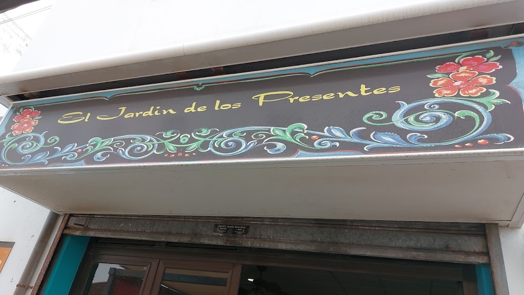Cafeteria El Jardin De Los Presentes