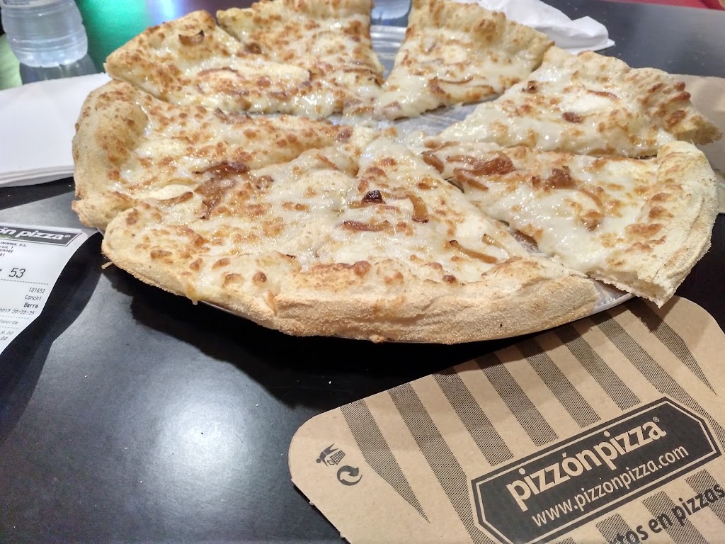 Pizzon Pizza (Bowling Linares) — Comida y bebida