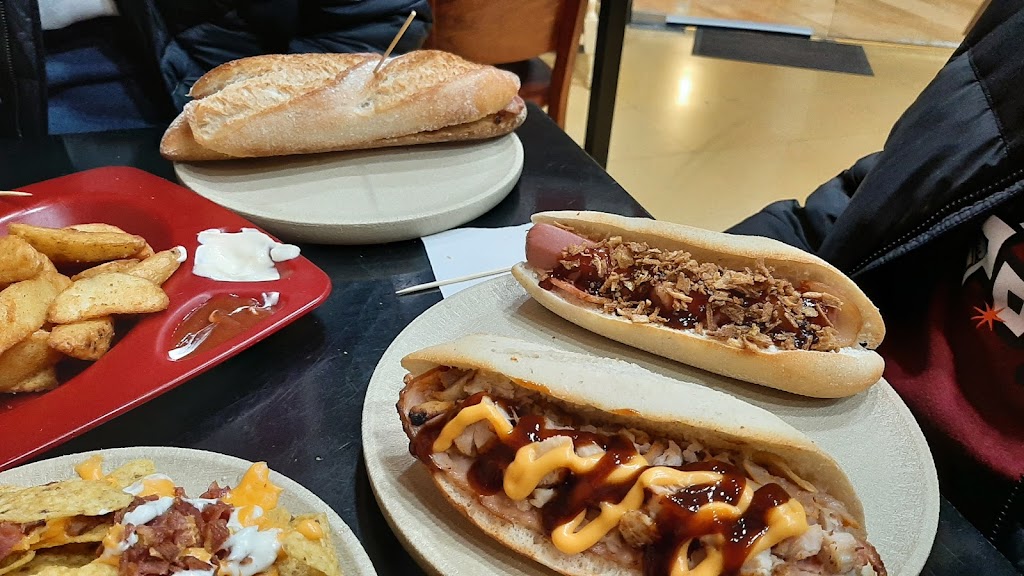 Cafeteria Bokatines Amposta — Comida y bebida