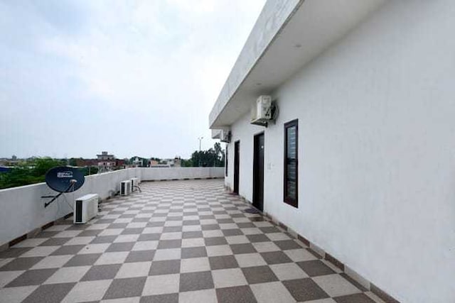 Oyo Hotel Golden Crown