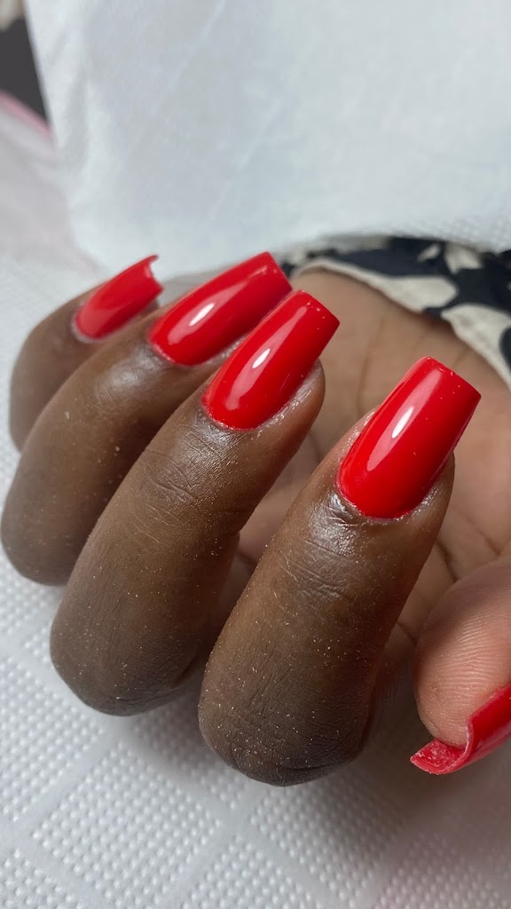 Vick Bertini Nail designer (manicure) — Manicura