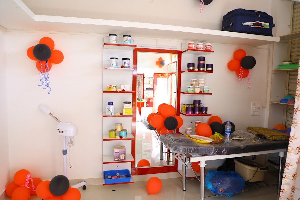 Aaru Beauty Parlour