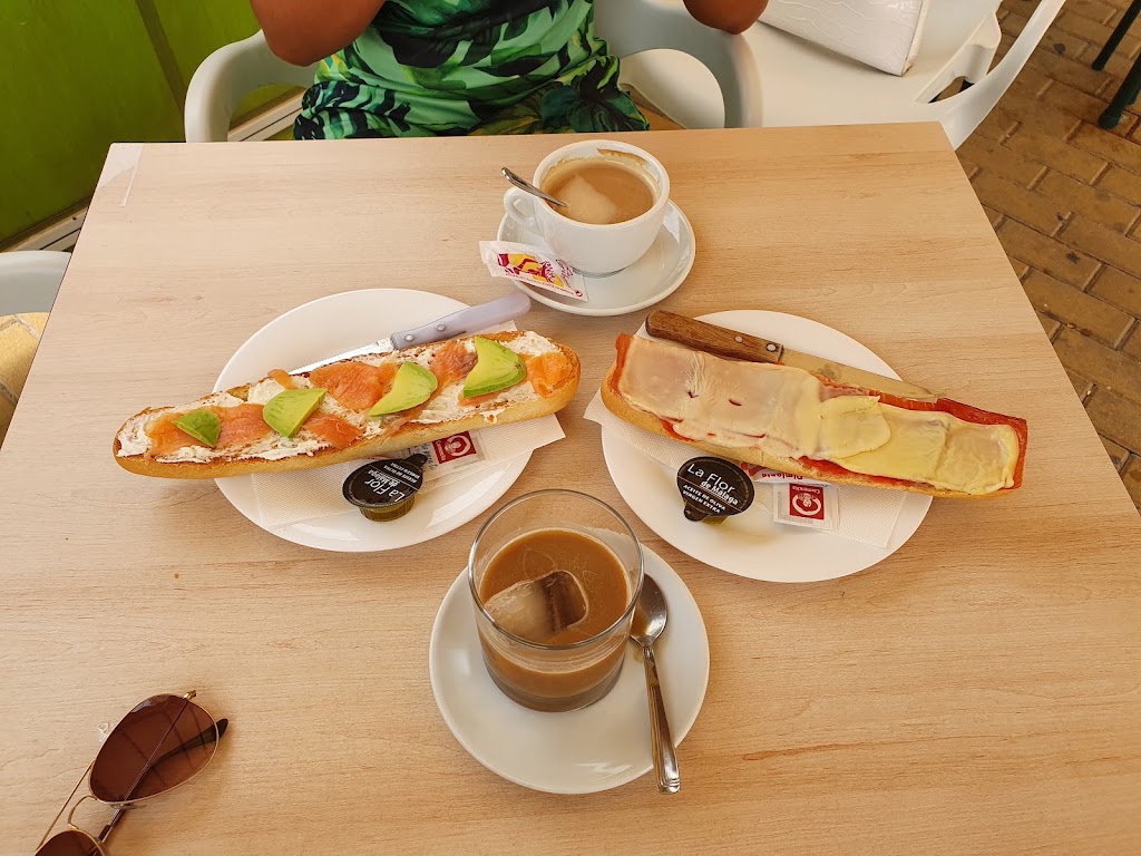 Cafe Pub Bandera Verde — Comida y bebida