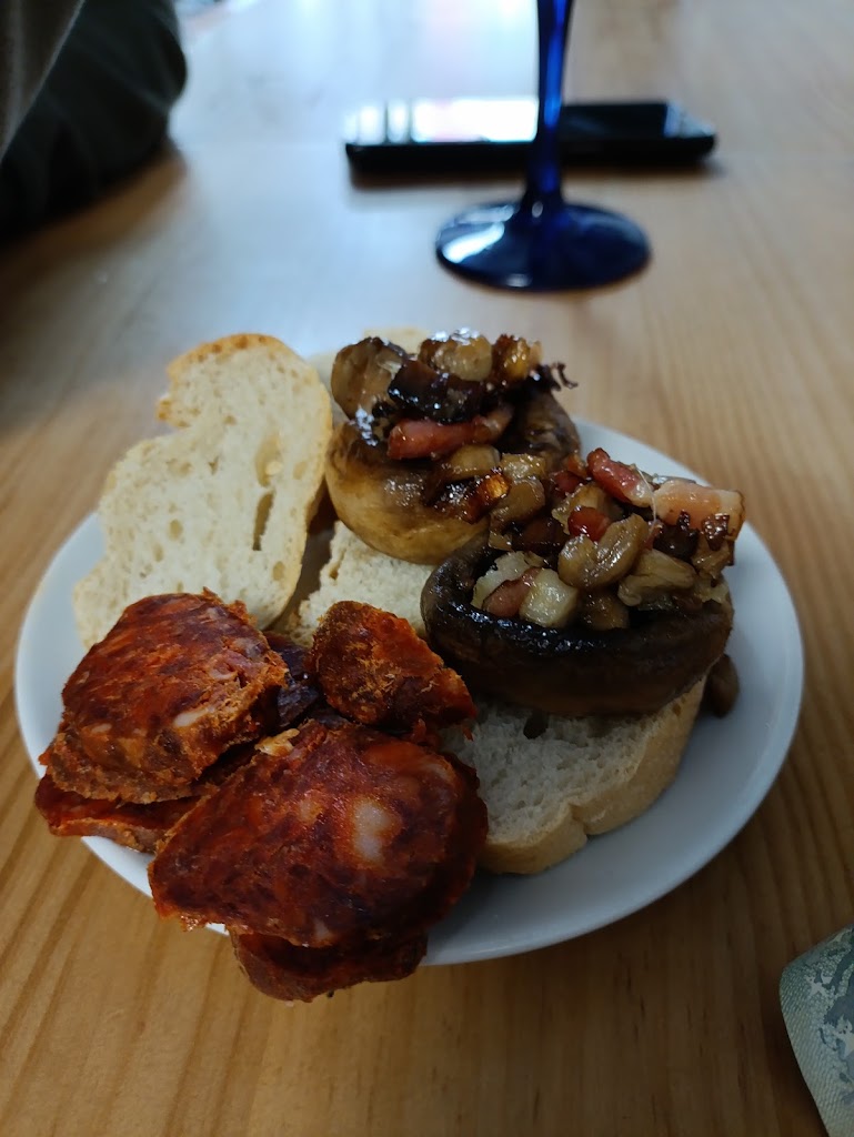 Cafe Bar Navia — Comida y bebida