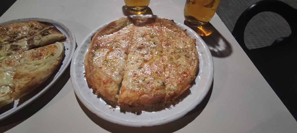 Pizzeria Estadio Talavera — Comida y bebida