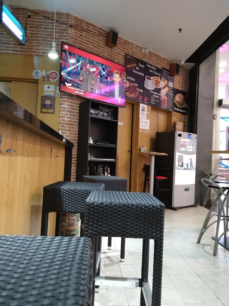 Emalu coffee bar — Ambiente