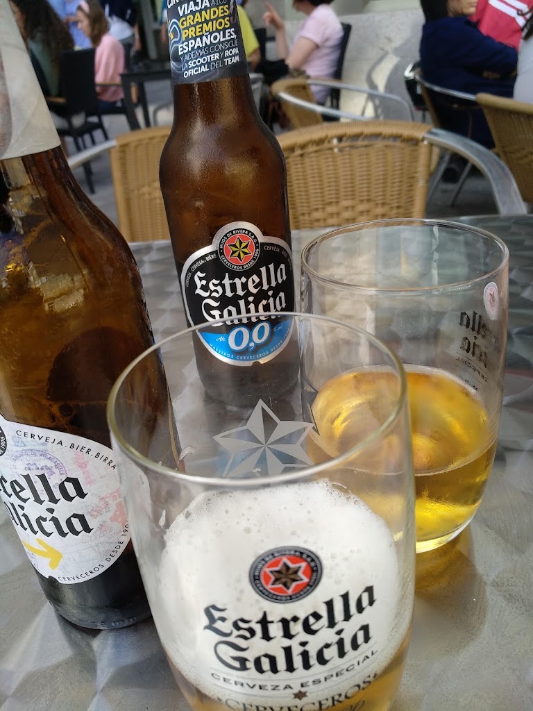 Cafe Montserrat — Comida y bebida