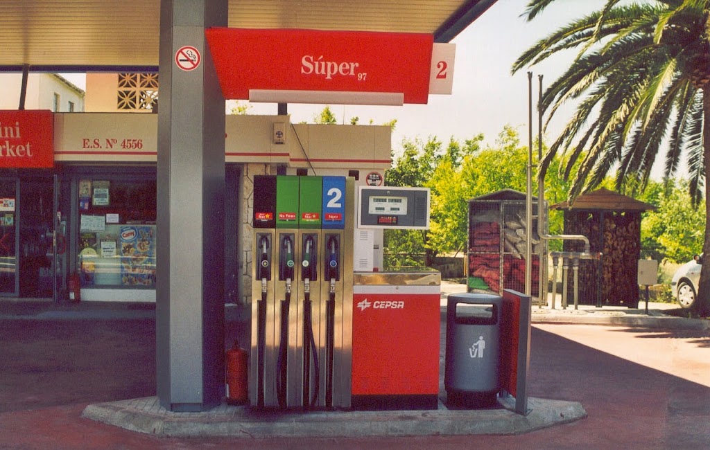 Estacion de servicio Cepsa — Exterior
