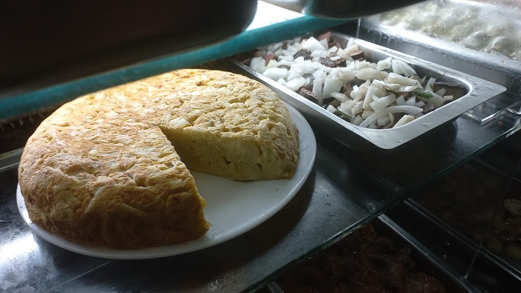 Bar El Frenazo — Comida y bebida