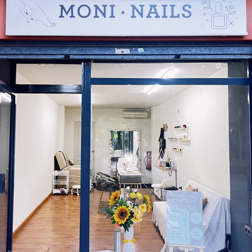 MONI*NAILS