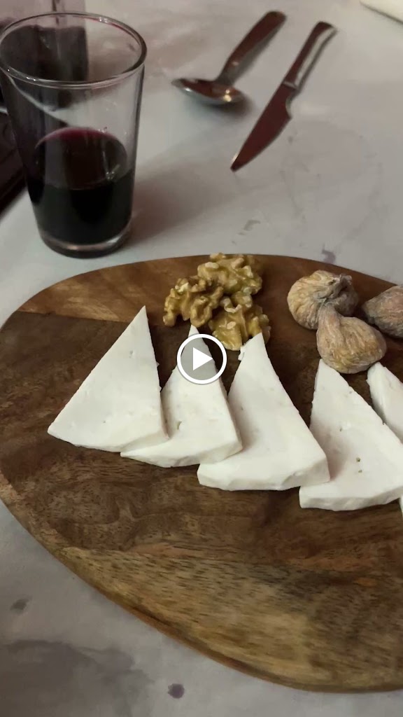 Bodegon Los Laureles — Videos