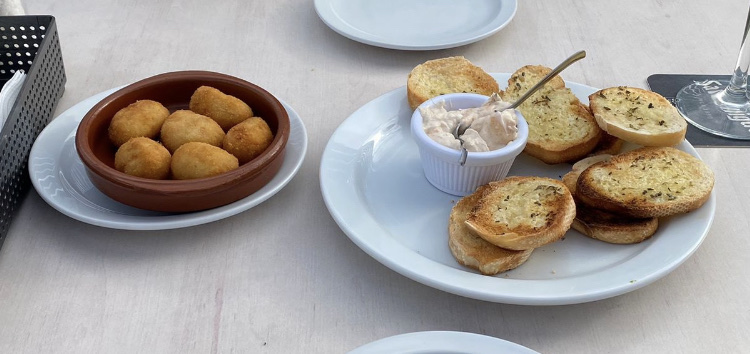 Bar Olga Corinto — Comida y bebida