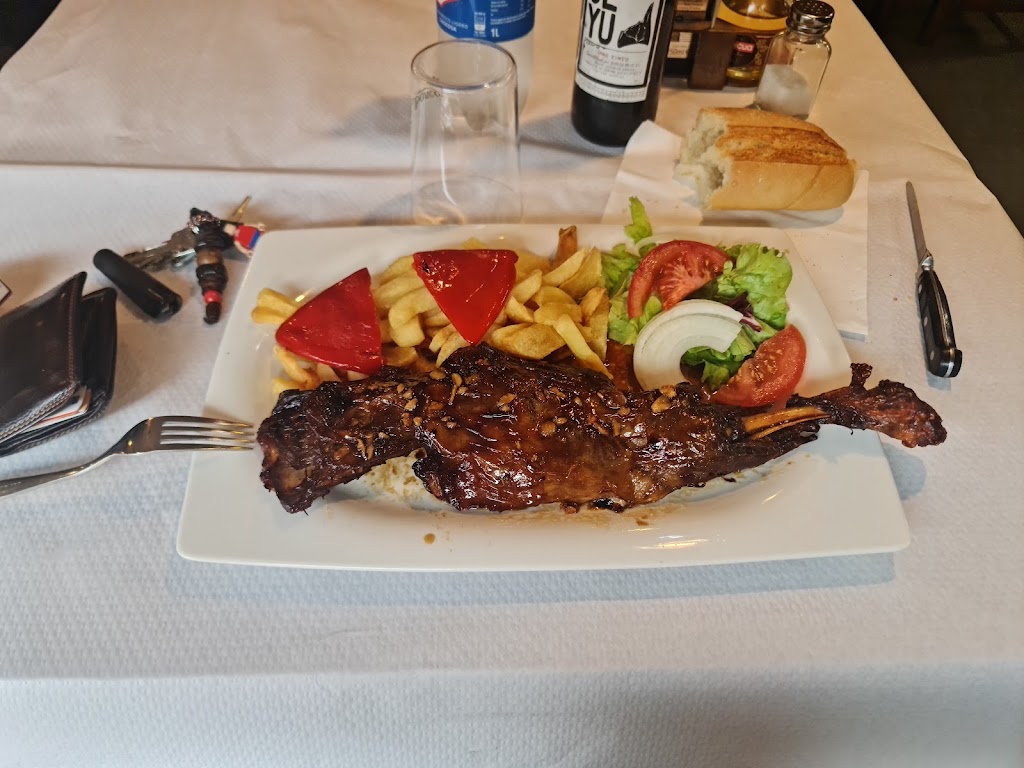 Restaurante Sidreria Tirate Al Matu — Comida y bebida