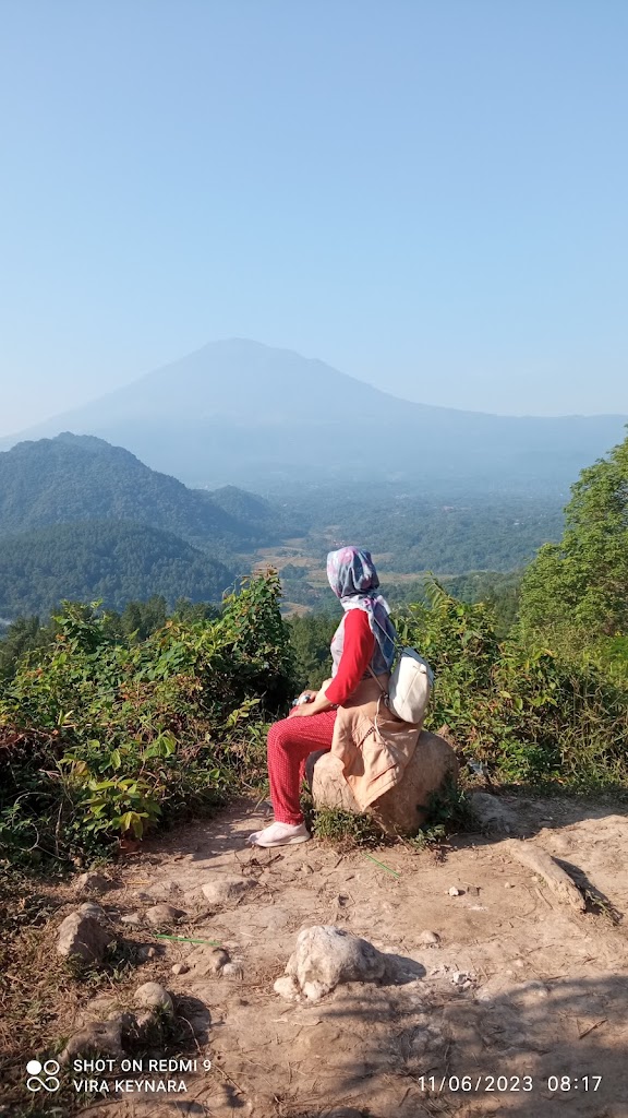 Puncak Bukit Sanghyangdora