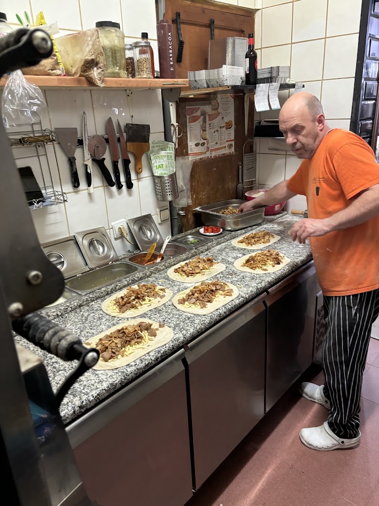Pizzeria Kebab Es Fanalet — Ambiente