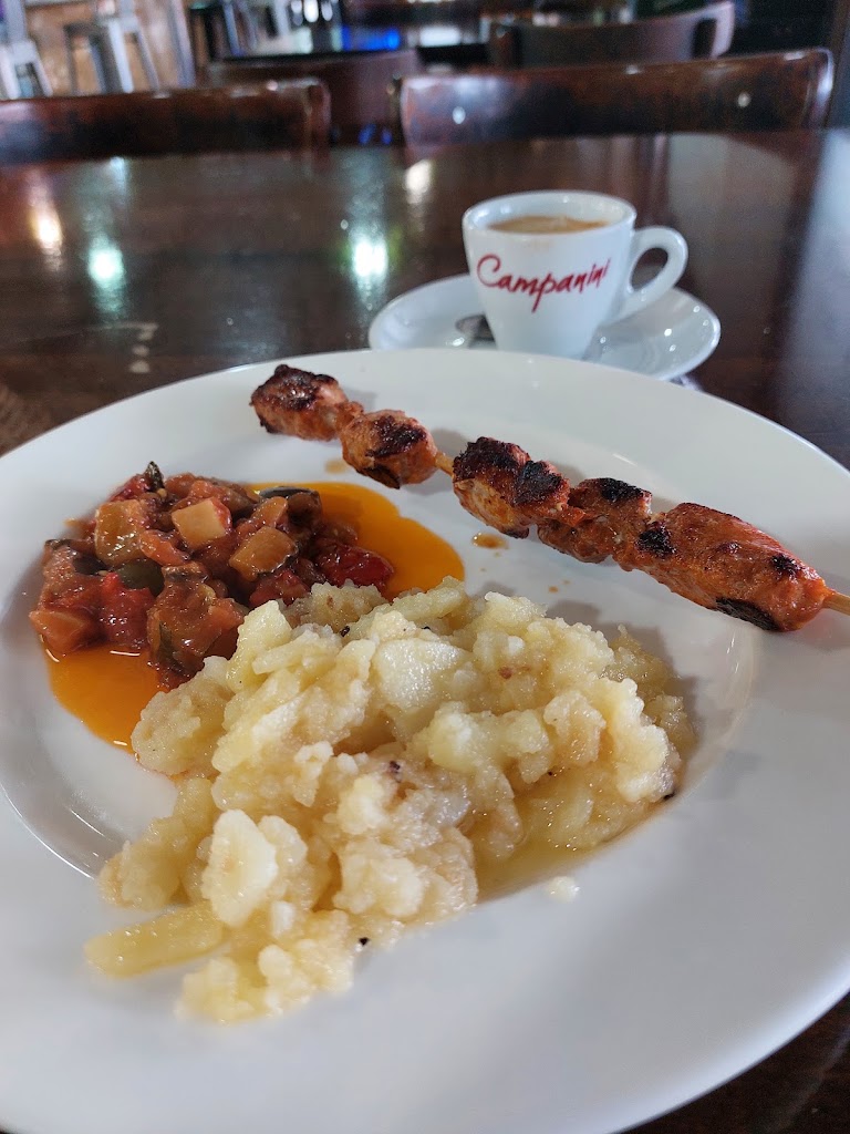 Cafe Bar RTE. PISCINA CASTILLO — Comida y bebida