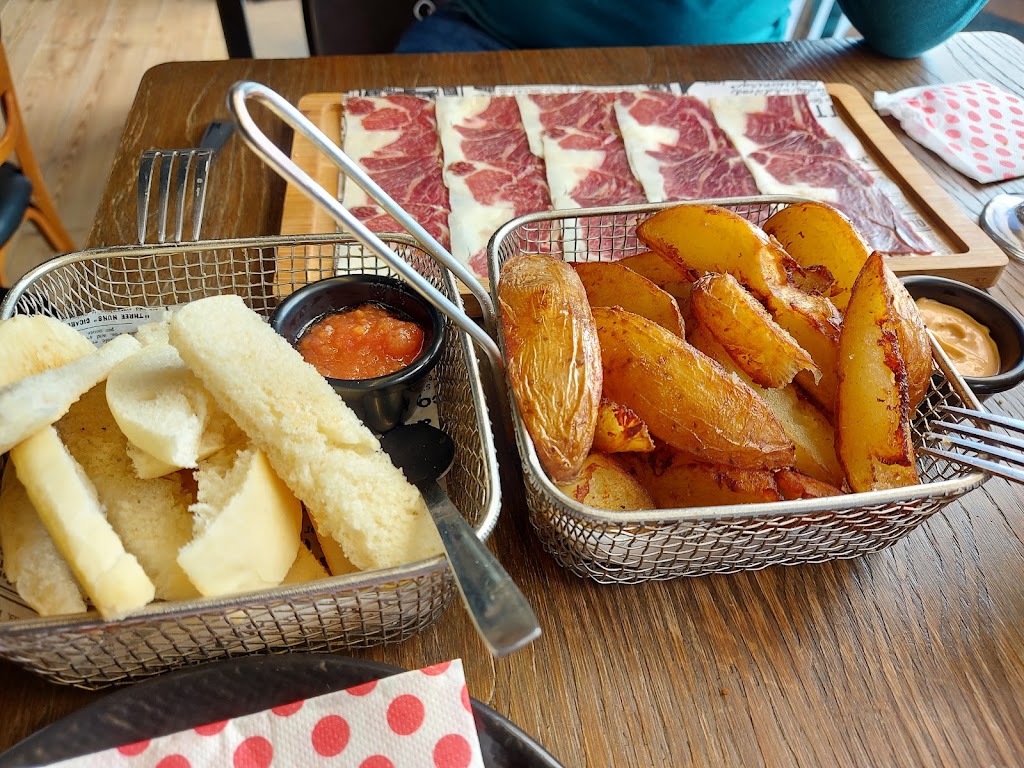 Cerveceria La Exquisita — Patatas bravas