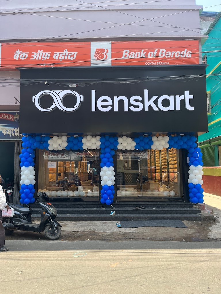 Lenskart Com At N S Road Contai