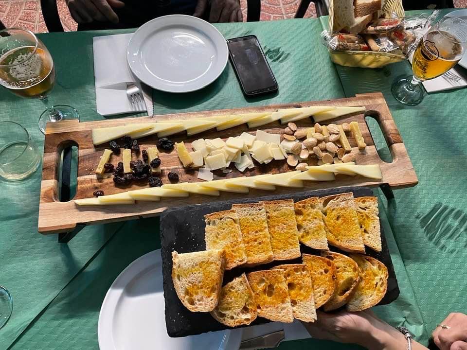 Meson El Rocio — Comida y bebida