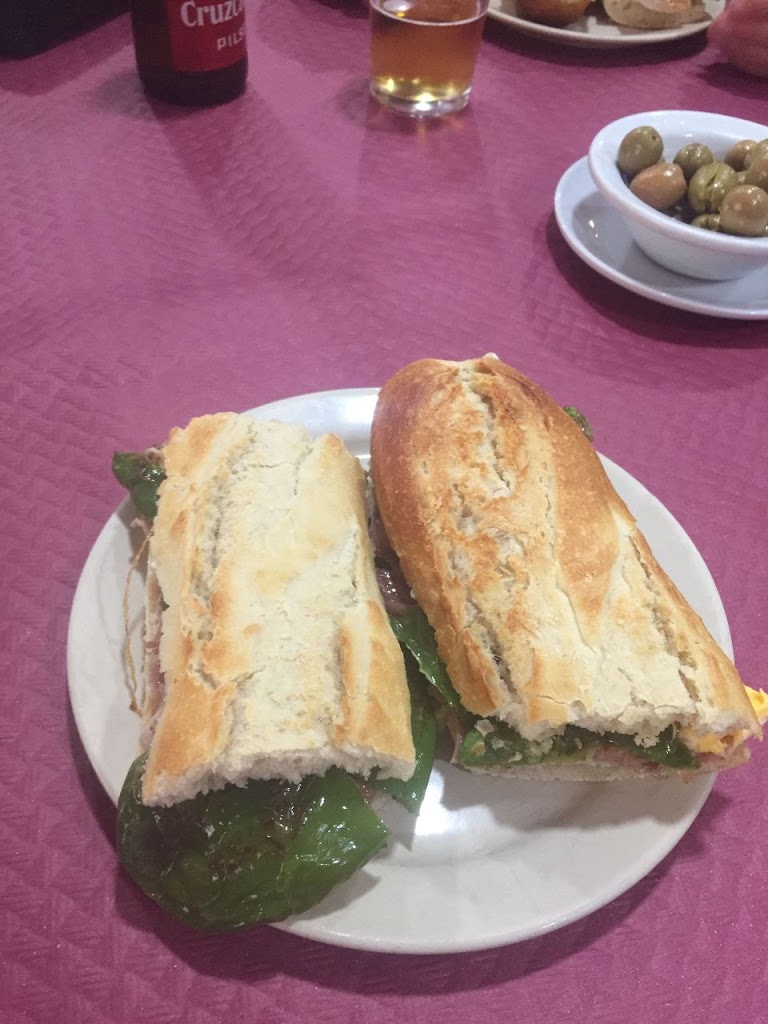 Restaurante Cozar — Comida y bebida