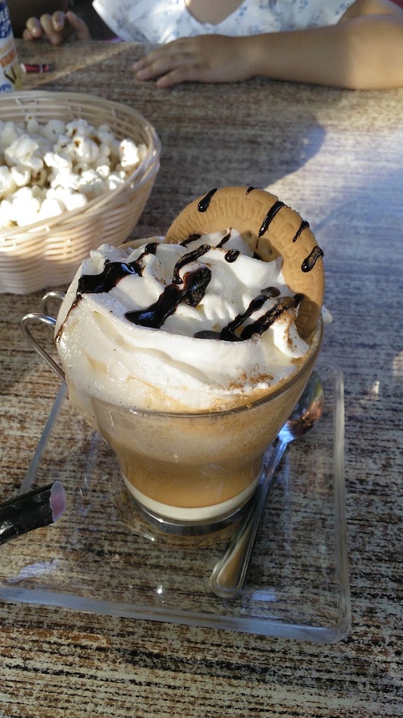 LA ANTIGUA ESTACION , CAFE PUB Y ABACERIA — Cafe con hielo
