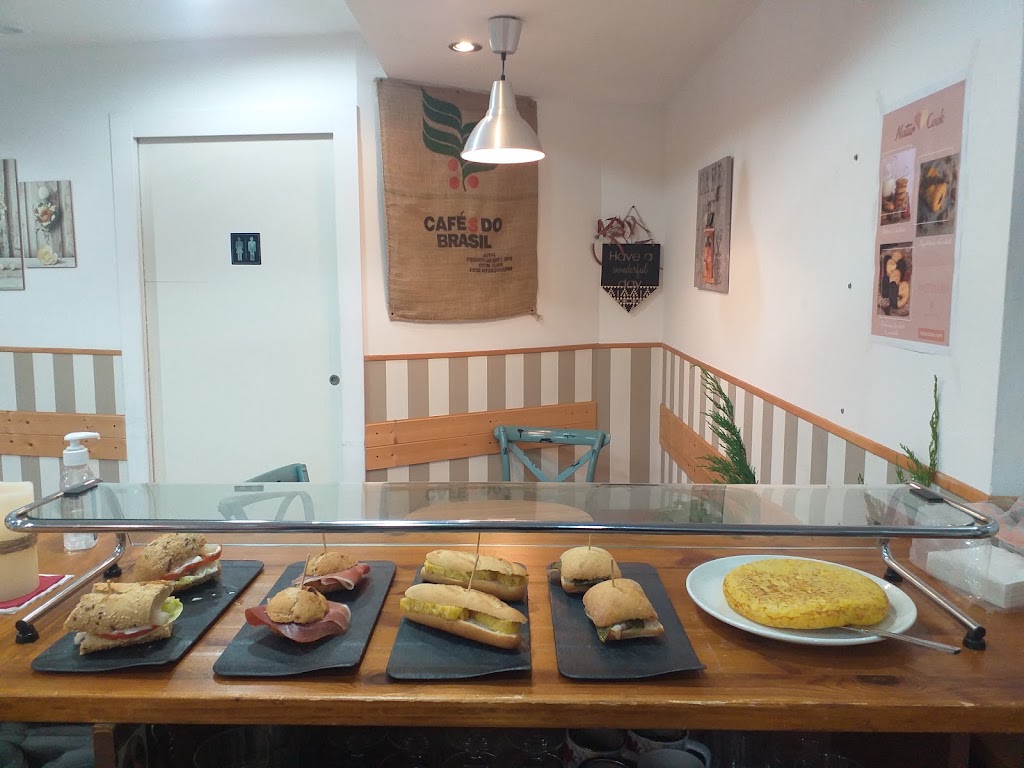 Cafeteria La Belena — Comida y bebida