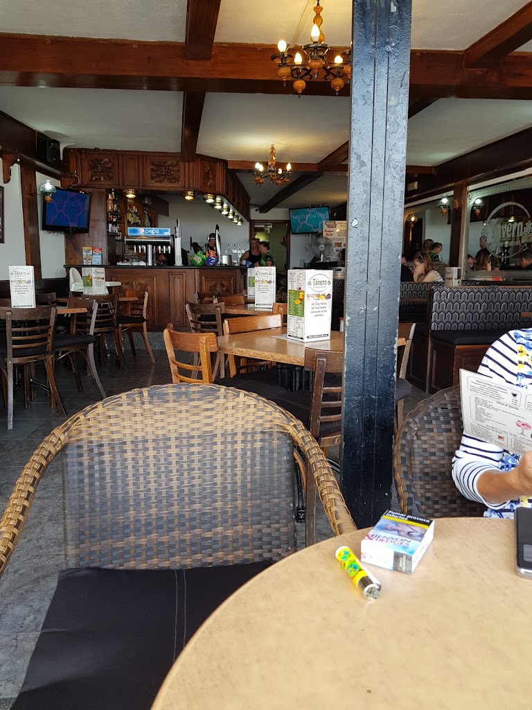 The tavern on the seafront — Ambiente