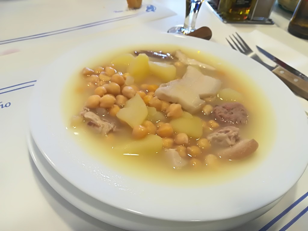 Bar - Cafeteria El Lago Azul — Comida y bebida