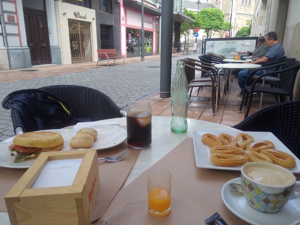 Cafeteria La Biblioteca de Aviles — Ambiente