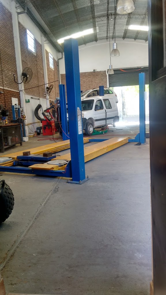 Autopia Servicio Automotriz — Interior