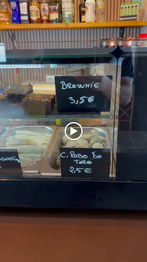 La Mona Gastro Bar — Videos