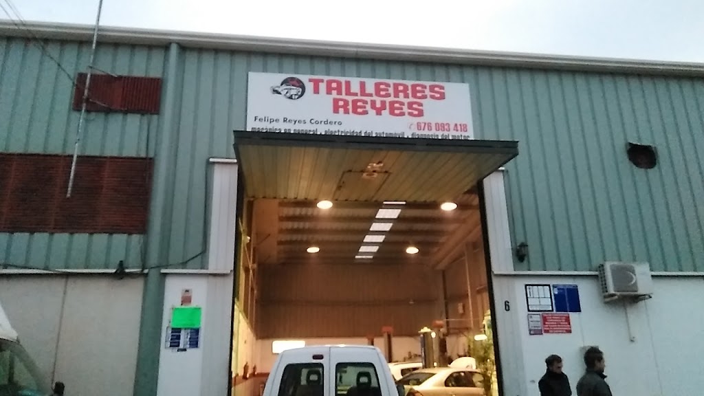 Talleres Reyes — Exterior