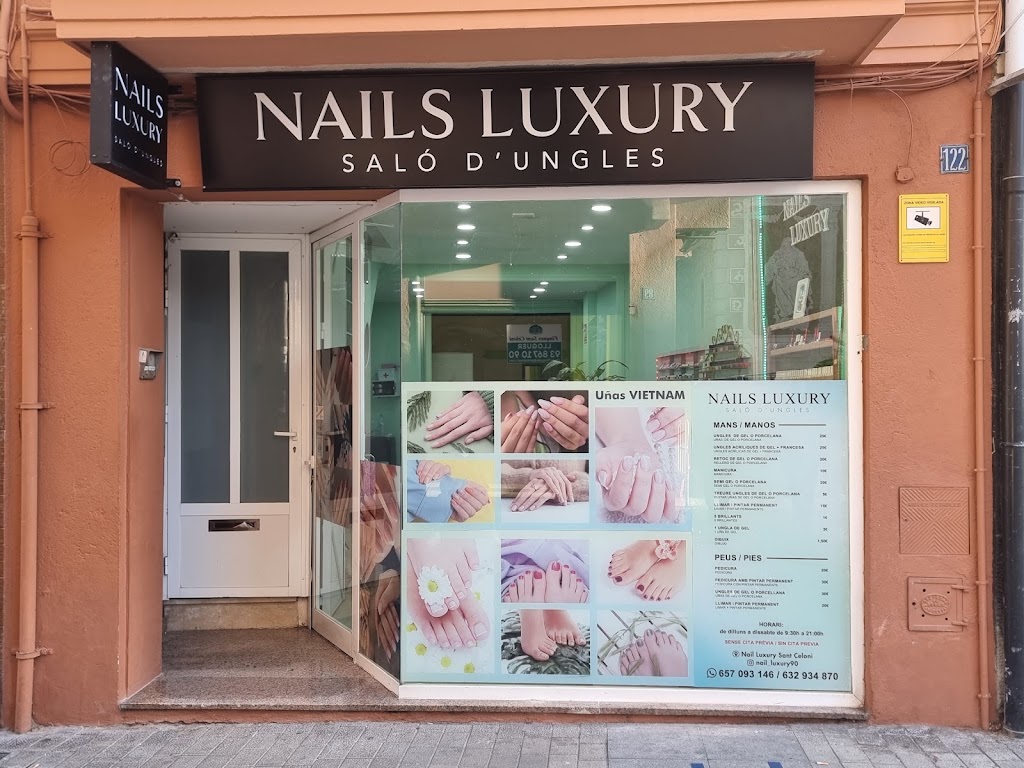NAILS LUXURY — Exterior
