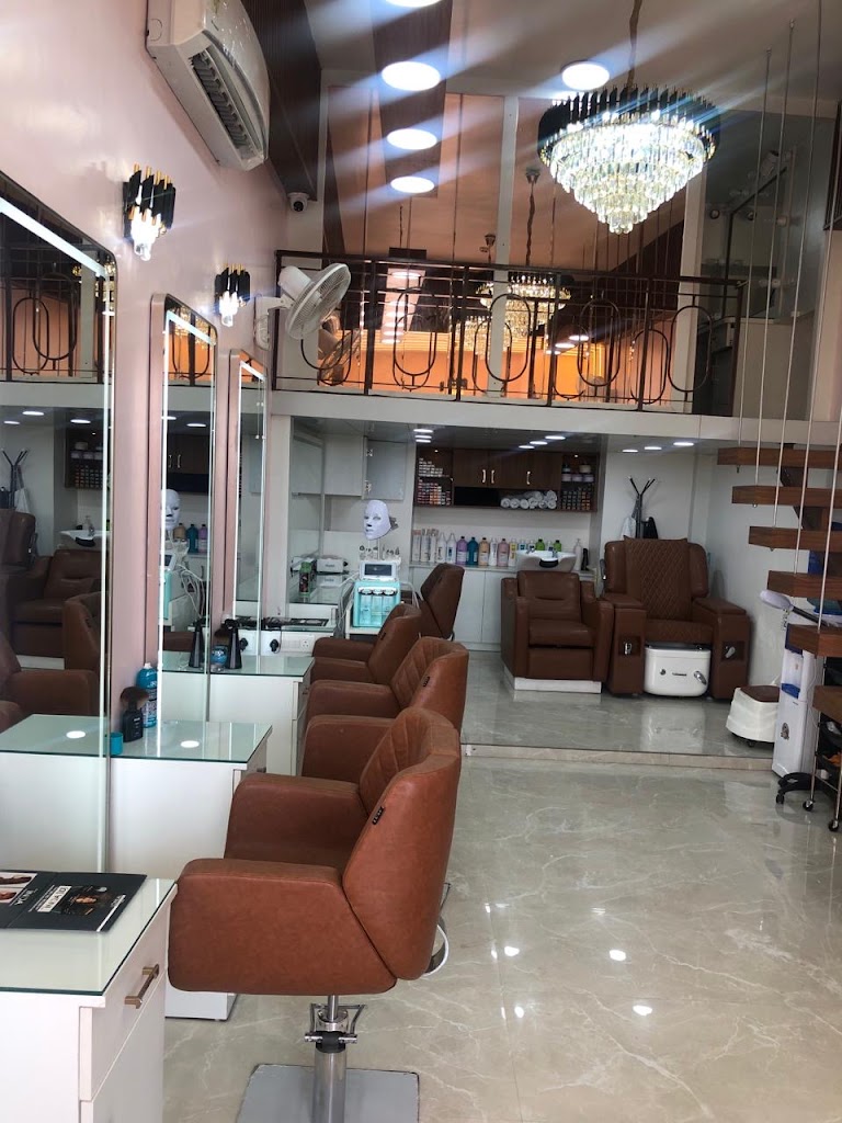 Iknoor Makeover Unisex Salon Makeup Artist Greater Noida West