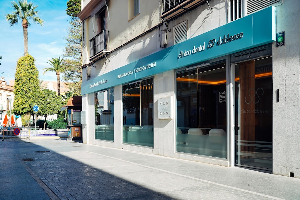 Dobleese Clinica Dental en Dos Hermanas | Implantes Dentales, Carillas Dentales, Periodoncia y Estetica Dental