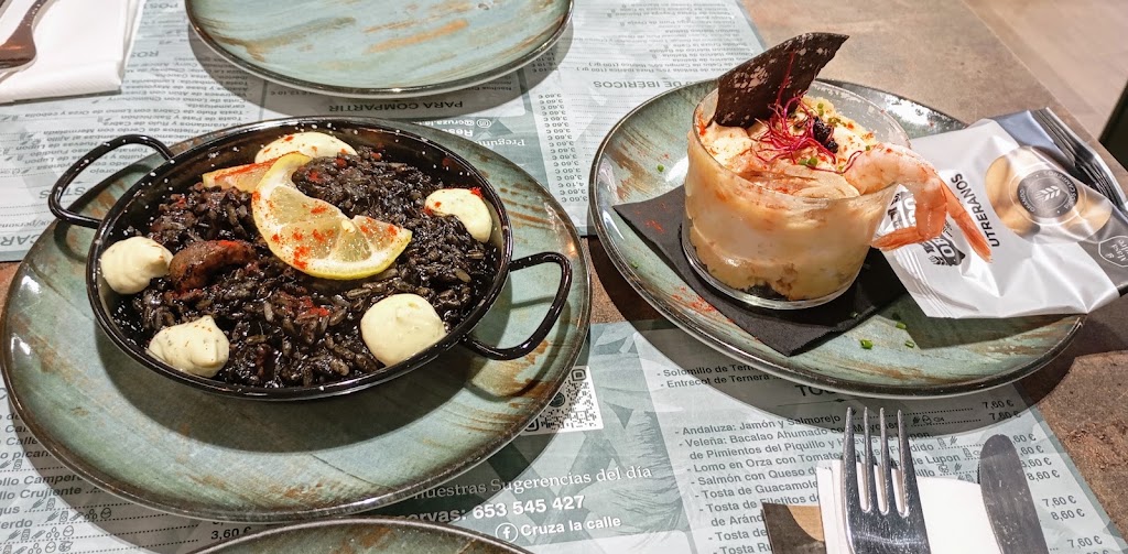 Taberna Cruza la Calle — Comida y bebida
