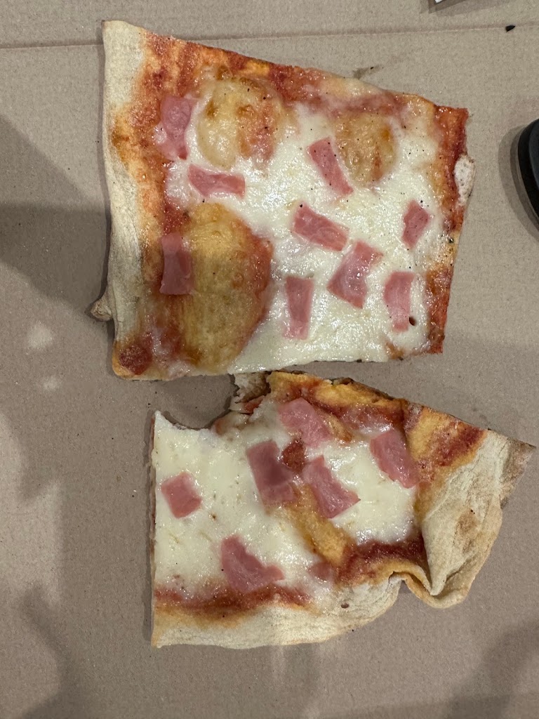 Pizzeria Piccola Napoli Mia — Comida y bebida