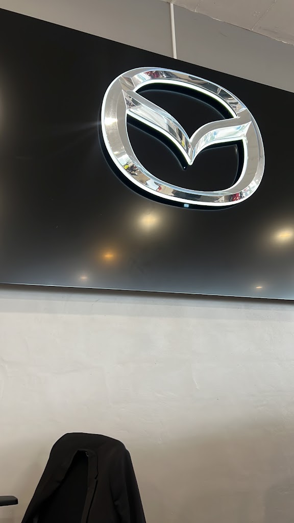 Concesionario Mazda Tecnorioja Motor — Interior
